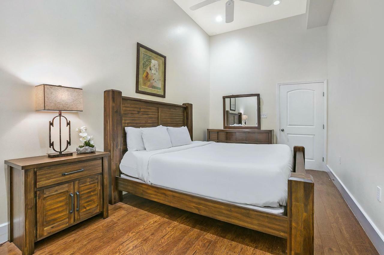 Elegant 4Br Condo In Downtown นิวออร์ลีนส์ ภายนอก รูปภาพ